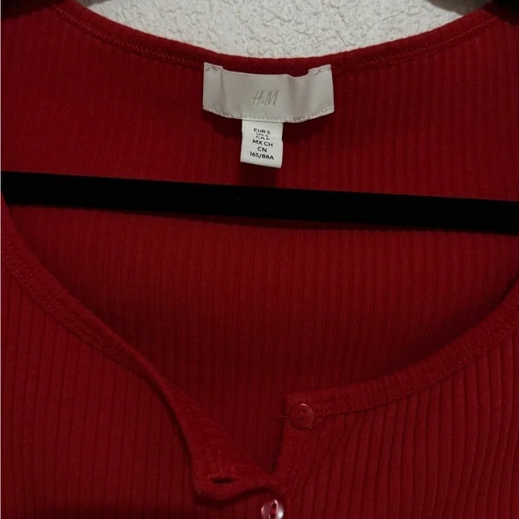 Red Button-Up Ribbed Top - Picture 3 of 4